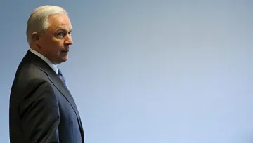 Джеф Сешънс отрече „руската връзка“