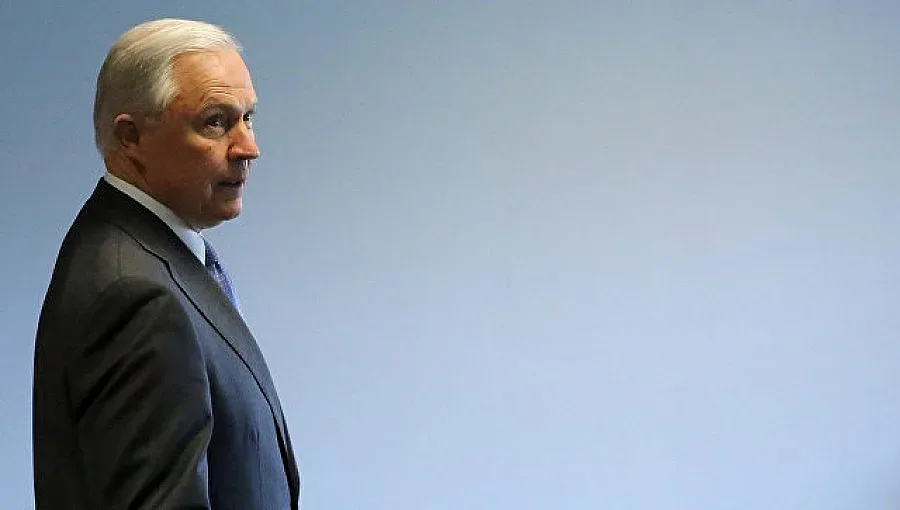 Джеф Сешънс отрече „руската връзка“