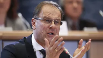 Еврокомисарят по образованието гостува на варненци