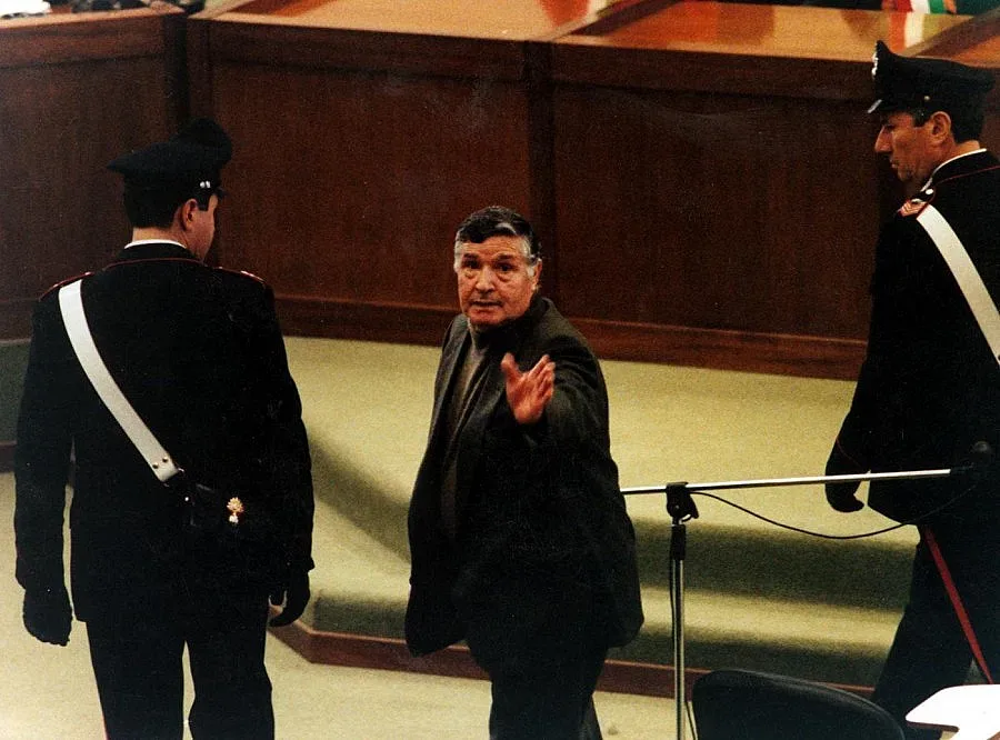 Комисия посече Тото Риина