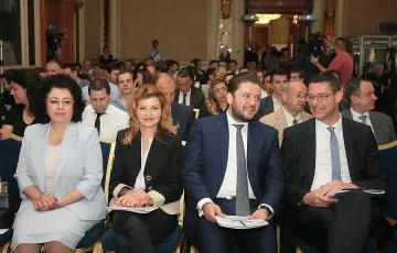 Дигиталната банка няма да изяде реалната