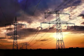 Парното поскъпва под 1%, токът до 2%