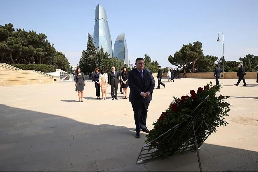 Цацаров е на работно посещение в Азербайджан