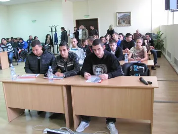 Бонуси за фирми, ако наемат ученици