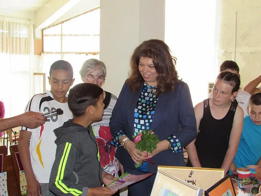 Илияна Йотова: Само хора с големи сърца могат да подадат ръка на децата с трудна съдба