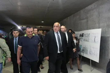 Борисов: Край на бонбоните и уискито в администрацията