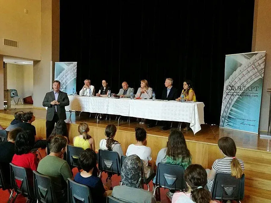 МИСИЯТА НА "СТАНДАРТ": Ученици се запознаха със заслугите на Макгахан към България