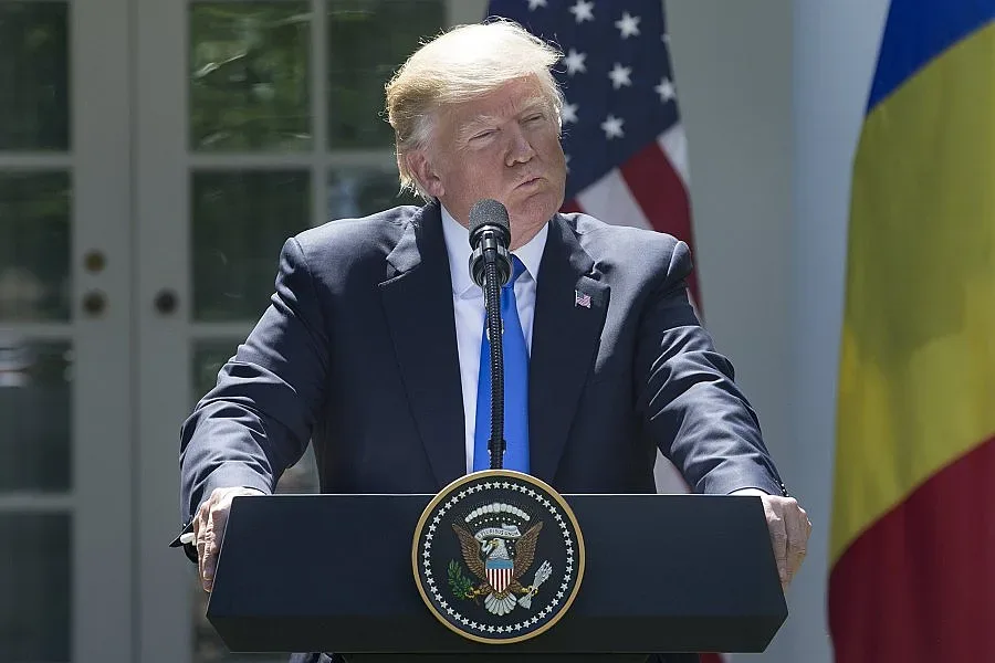 Дават Тръмп на съд, получил милиони от чужбина