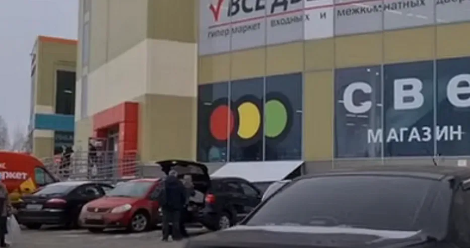 Верига, влязла във Forbes, фалира. Затвори 76 магазина