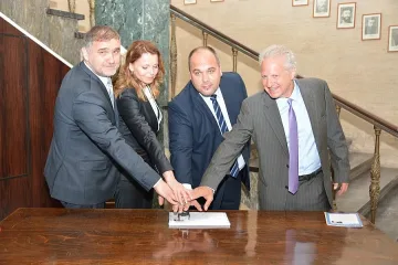 Пускат марка с Карл Джераси