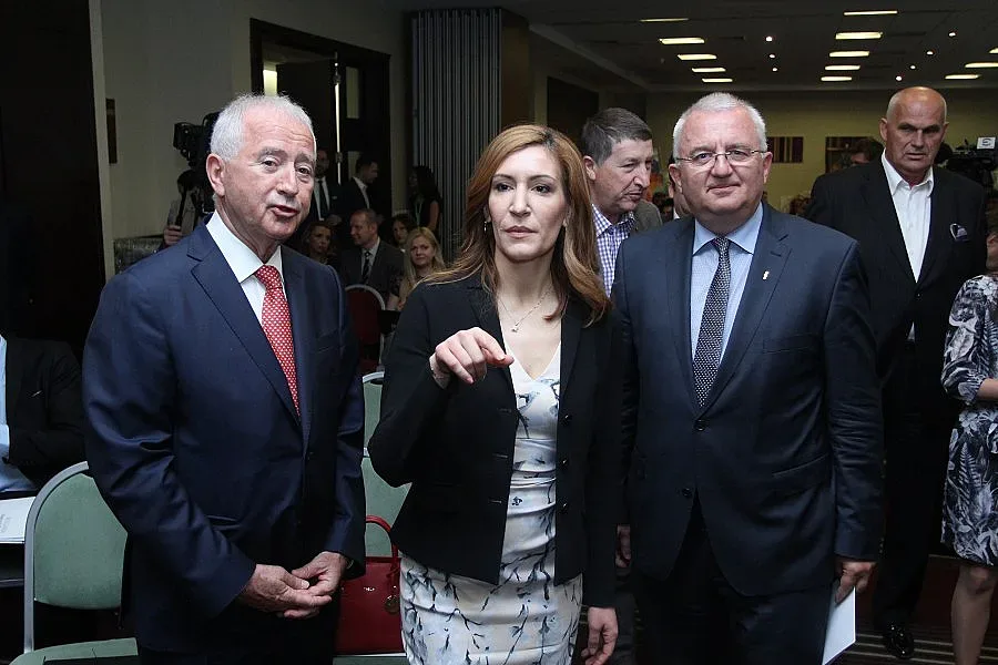 Ангелкова поиска оставката на Рагин