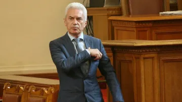 Сидеров взе командването на патриотите в парламента