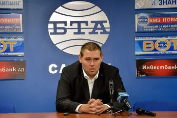 Шеф на ВМРО напусна, а с него и 325 войводи