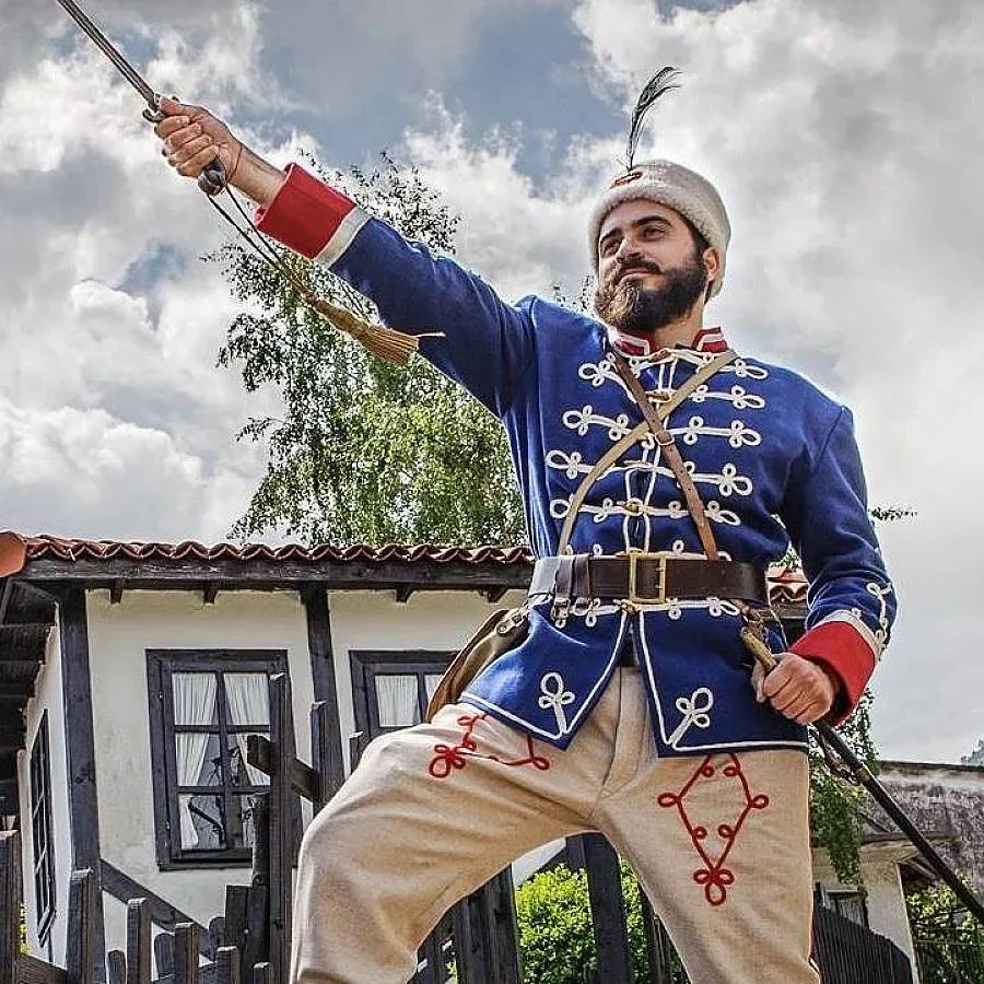 "Живият" Ботев и "Стандарт" с урок по родолюбие в Берковица