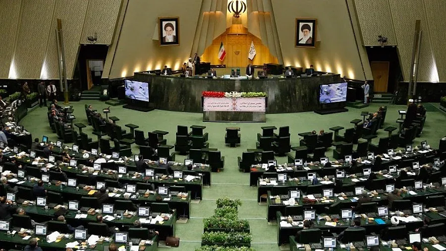 Стрелба в парламента на Иран