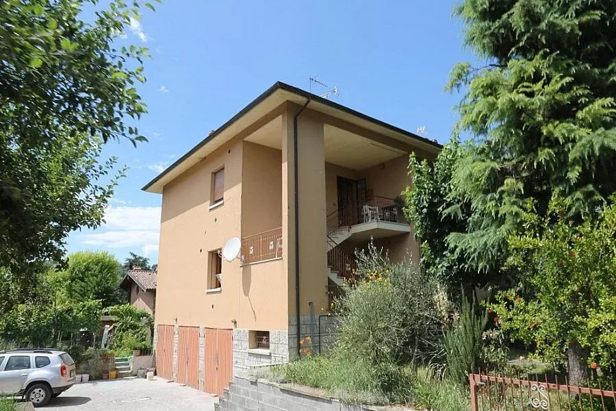 Майката на убиец от Лондон: Интернет е виновен за всичко