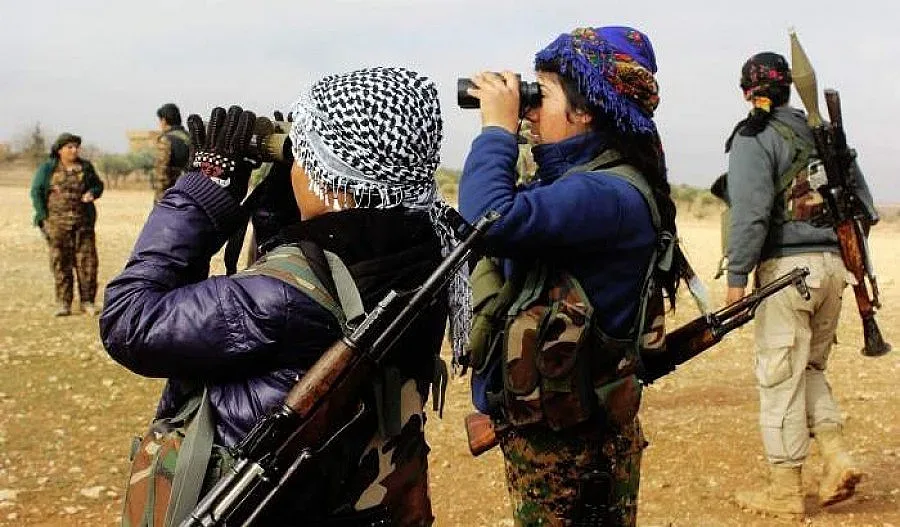 Жена поведе атаката към Ракка