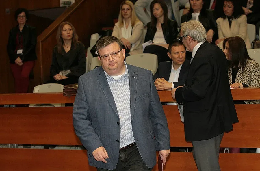 Прокурор участвал в престъпна група