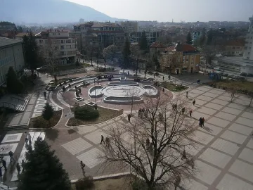 Гонят дупничани от фонтани и язовири