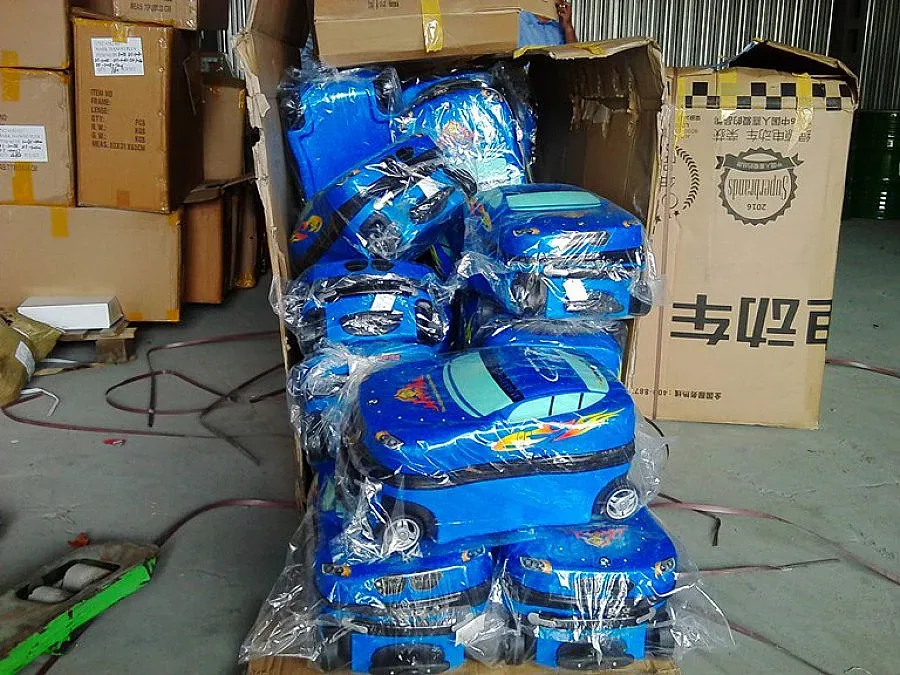 33 000 фалшиви стоки задържаха митничари