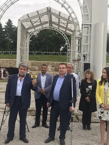 Рашидов с отличие „Орел на Дунава"