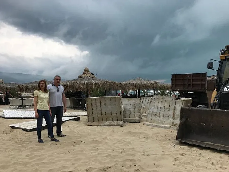 Махат бетон от плаж в Слънчев бряг