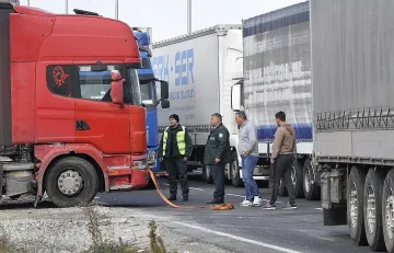 Откриха мигранти наблъскани в ТИР