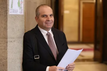 Гроздан Караджов запретна ръкави. Знакови уволнения
