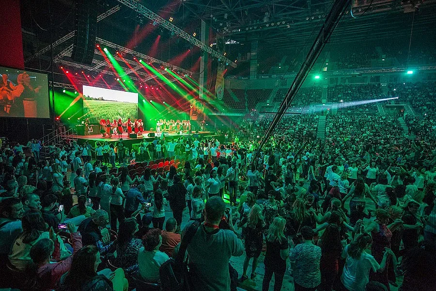 Над 8000 българи на концерт в подкрепа на Мадарския конник