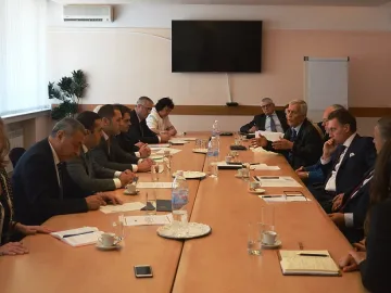 Улесняват наемането на работници от чужбина