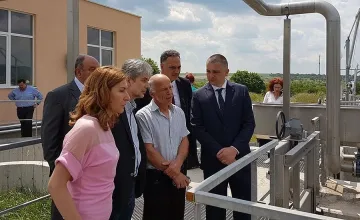 Проверяват морската вода