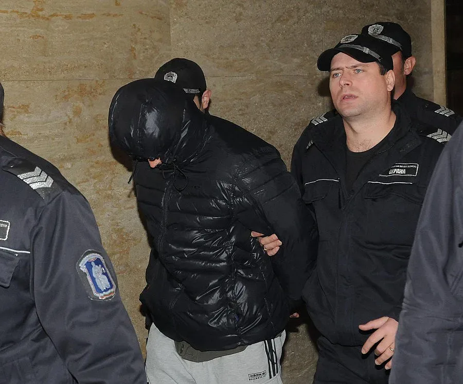 Гребеца остава в затвора