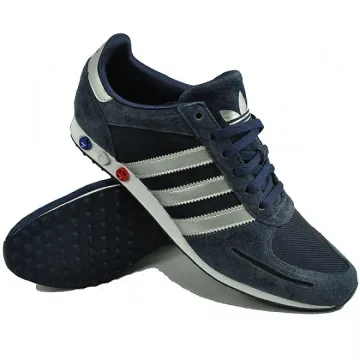 Фалира обувна фабрика, шила маратонки за „Адидас”