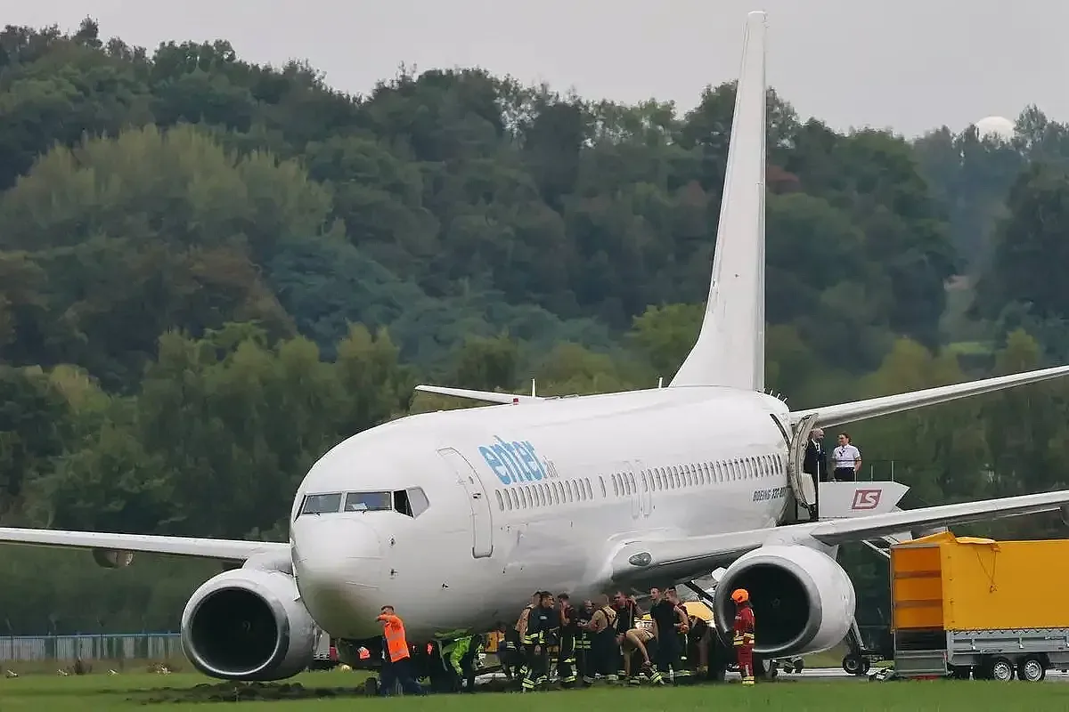 Инцидент на европейско летище! Самолет излезе от пистата