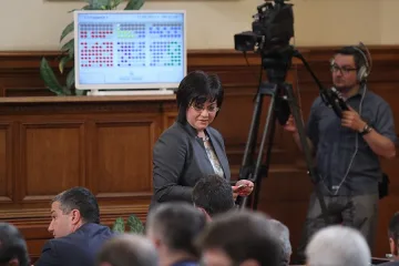 Нинова: Няколко гласа крепят мозинството