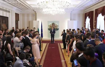 Радев към абитуриентите: Не ставайте част от онези, които нито учат, нито работят