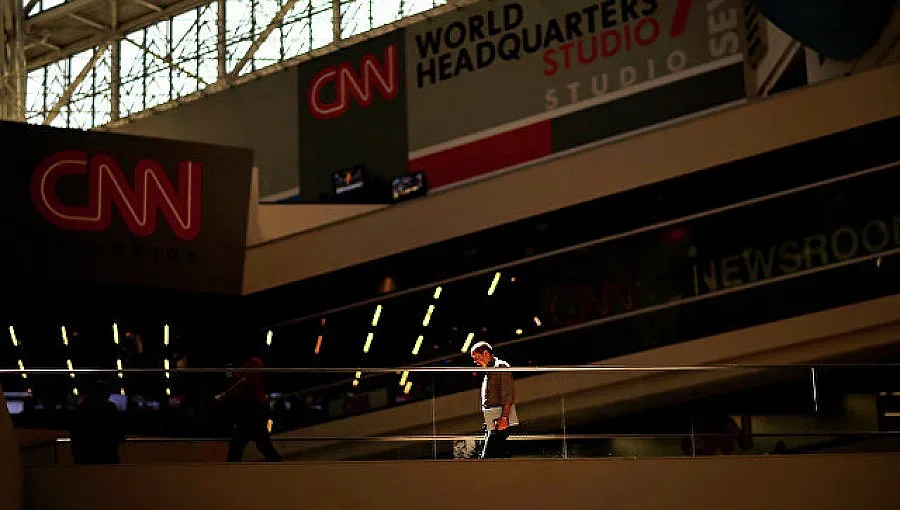 CNN прекрати договора си с Грифин, заради снимките с главата на Тръмп