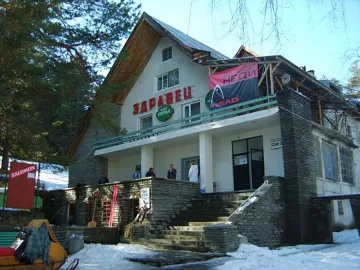 Дърво преби мъж край хижа