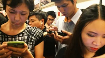 Пристрастяването към социалните мрежи по-лошо от алкохолизма