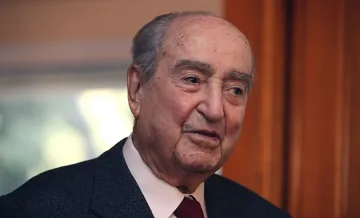 Семейството на Мицотакис отказа безплатно погребение