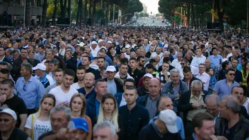 140 натровени на митинг на опозицията в Албания