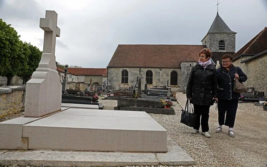 Оскверниха гроба на генерал Де Гол