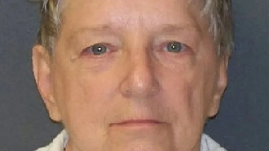 Пускат серийна убийца на бебета