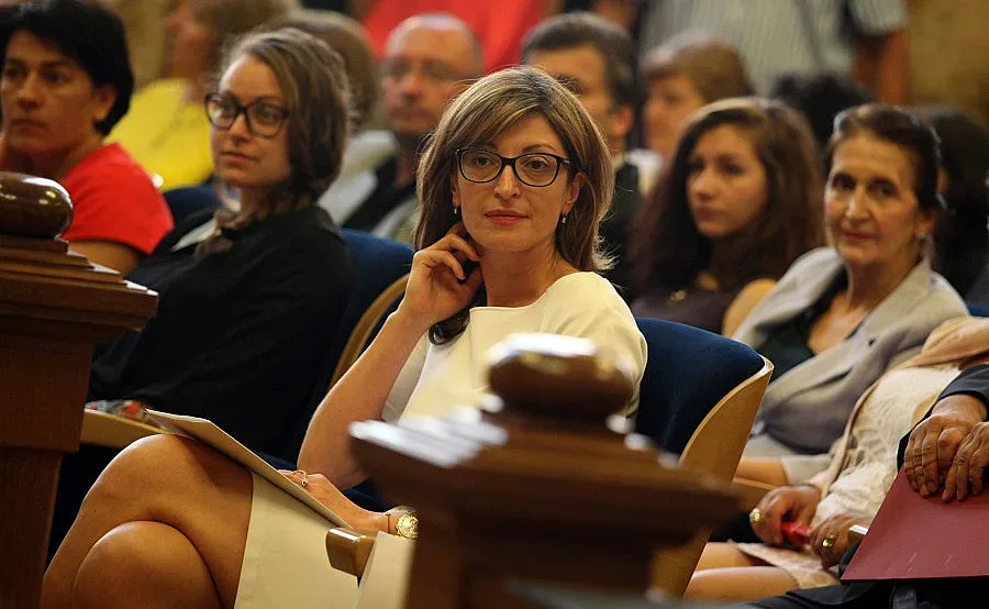 Захариева: Путин трябва да дойде за 140 г. от Освобождението