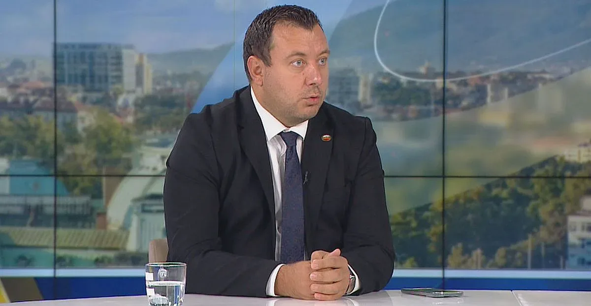 Възраждане атакува институциите за строителството край Елените