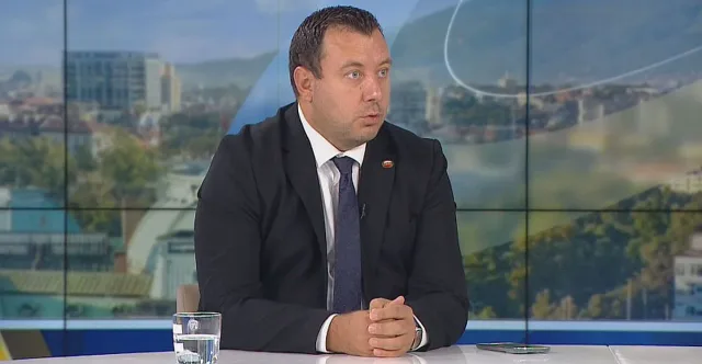 Възраждане атакува институциите за строителството край Елените