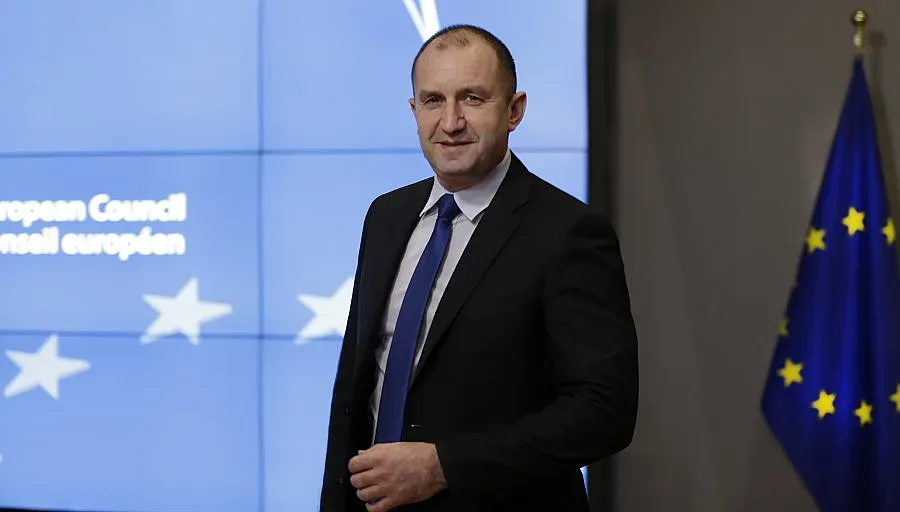 Радев от Брюксел: Стига съкращения в армията