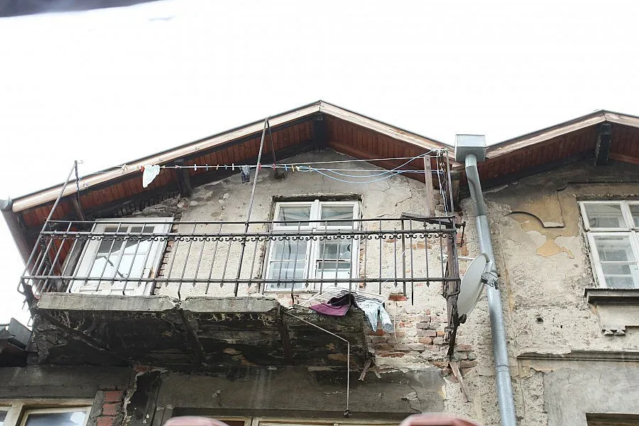 Рухна тераса с жена край Лъвов мост