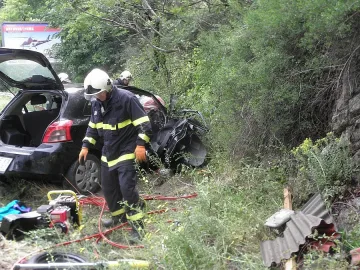 "Тойота" се размаза в ТИР край Кресна