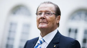 Почина Роджър Мур - Агент 007